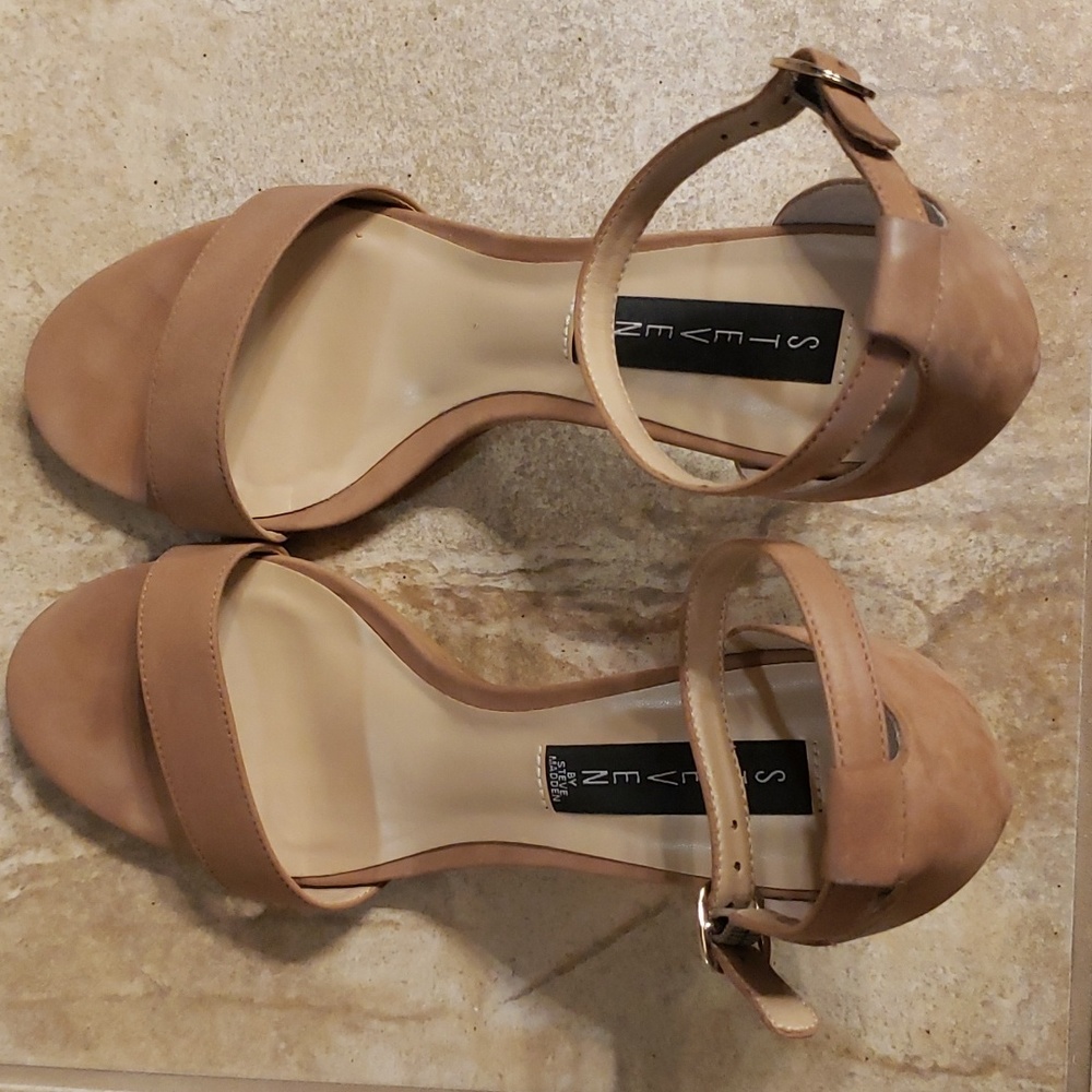 Steve Madden Vienna Tan Nubuck Sandal - Picture 10 of 10